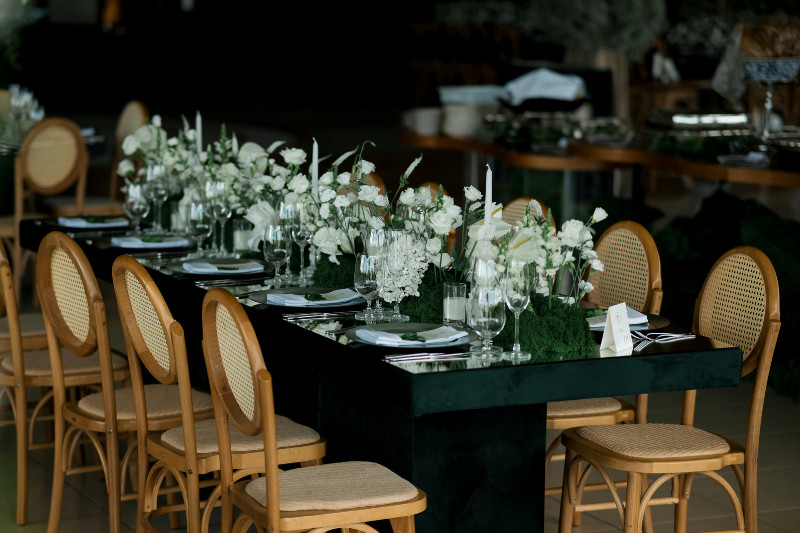 אירוח בסטייל - מארחים בראש שקט עם שירות השכרת שולחנות מקצועי